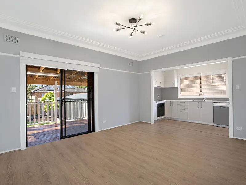 Completely Renovated Three Bedrooom House - Pet Friendly