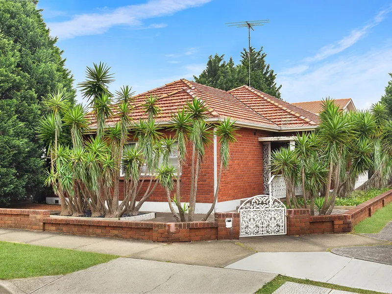 Exciting scope on a 476sqm parkside corner block