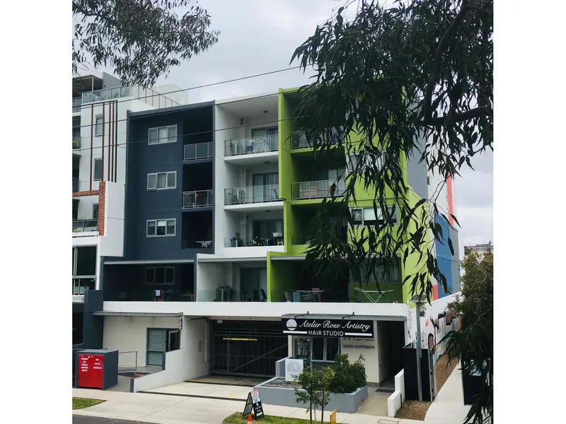 The FIVE MINUTE Apartment! 