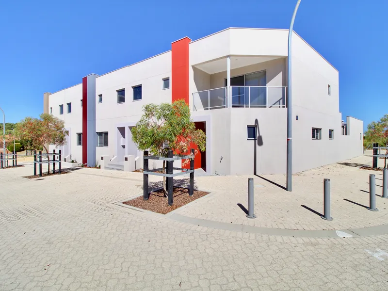 Modern Townhouse with ground floor master and zero strata fees.