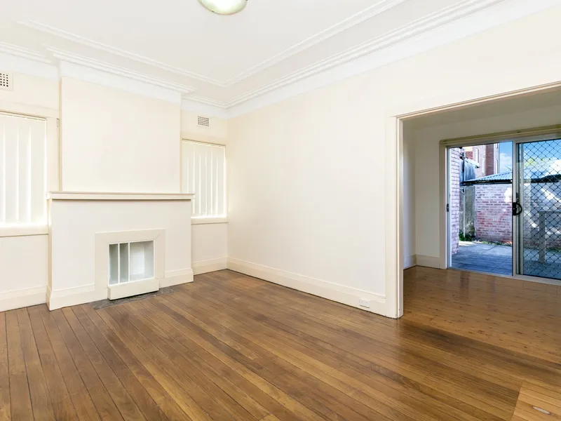 **DEPOSIT RECEIVED** LEASED BY L J HOOKER BONDI BEACH