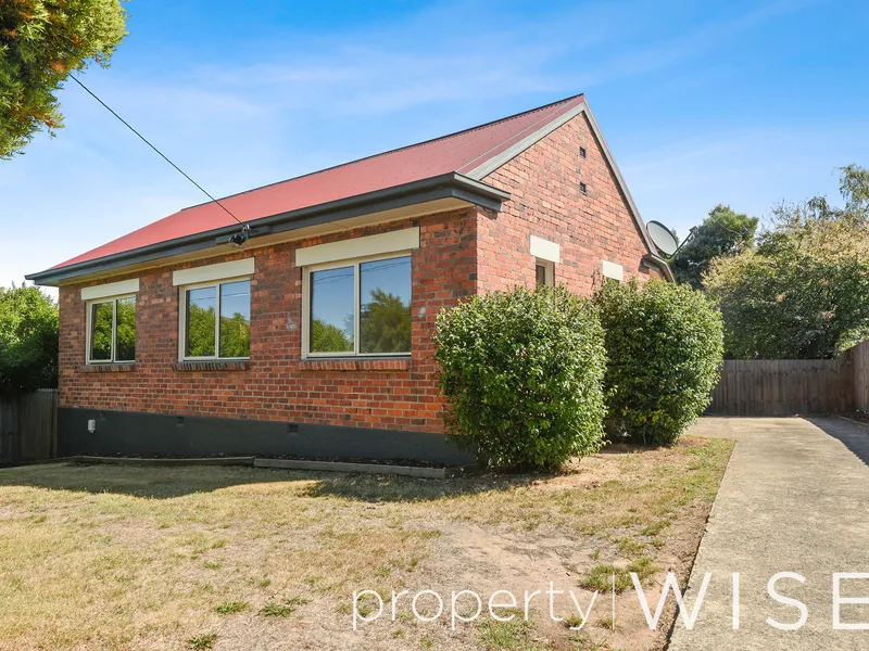 Beautfil home in great location.