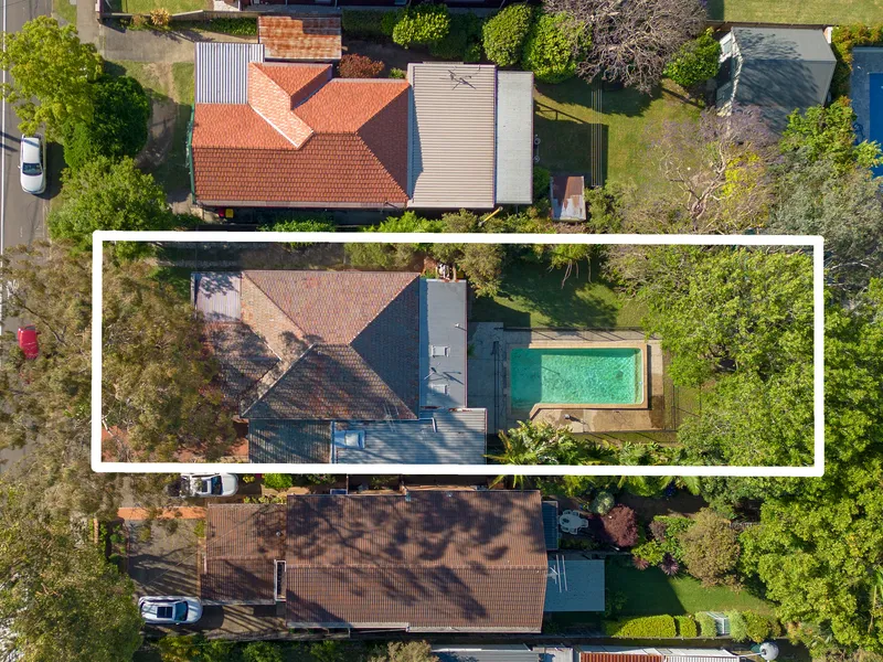 Opportunity and location on 992sqm level block