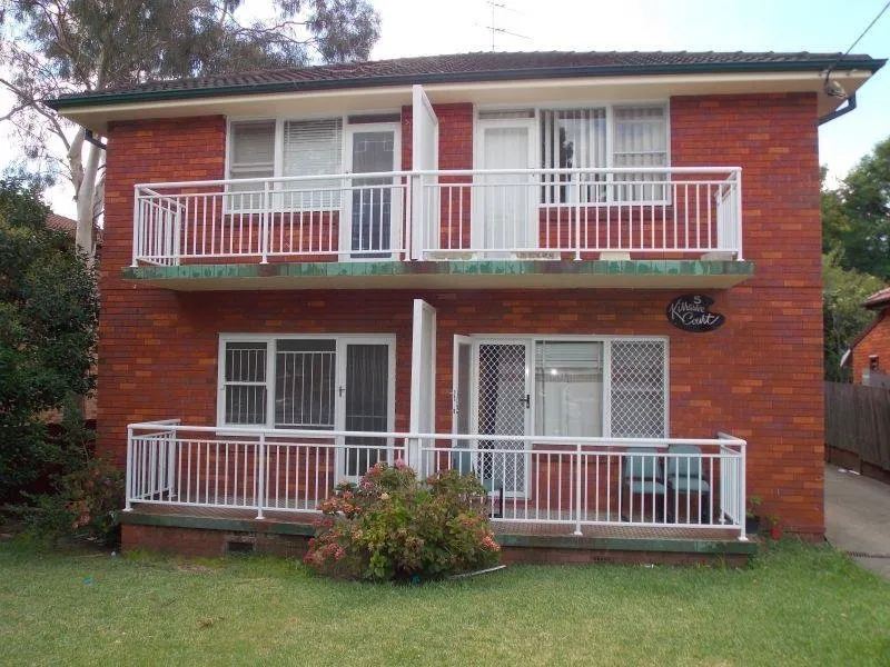 GREAT LOCATION - 2 BEDROOM UNIT WITH LOCK UP GARAGE INSPECT: WED 14/4 at 4.30pm-4.45pm