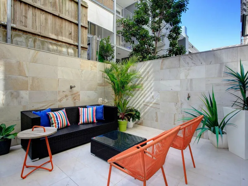 Modern Ground Floor Apartment!