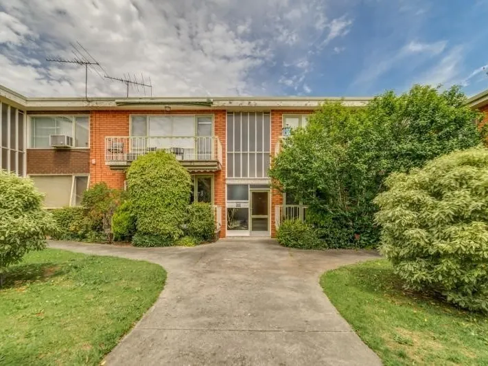 Spacious Two bedroom apartment in fabulous location