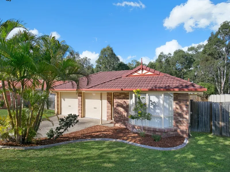 EASY WALK TO THREE SCHOOLS