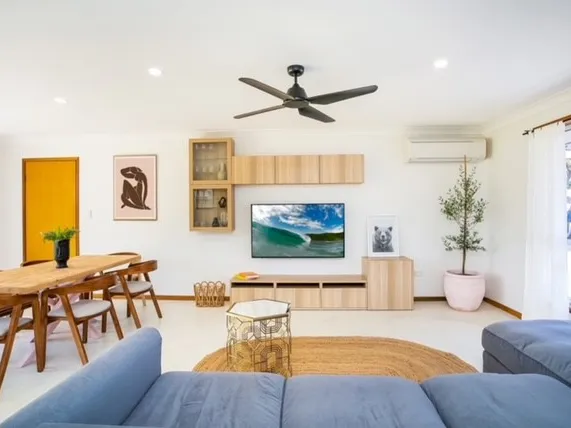 This coastal style cool and inviting home, sits close to Cabarita Beach and offers a spacious open plan living and airy atmosphere.
