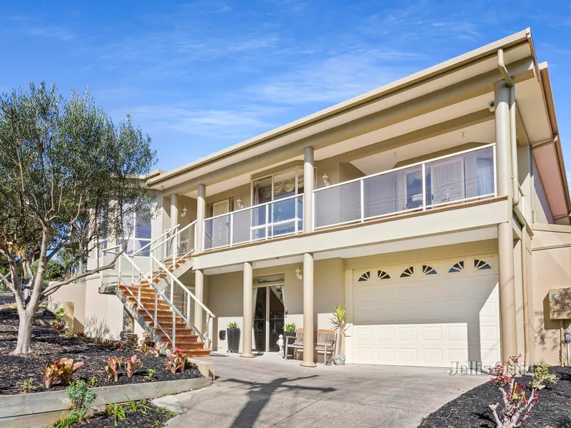 Dual family living with sweeping bay views