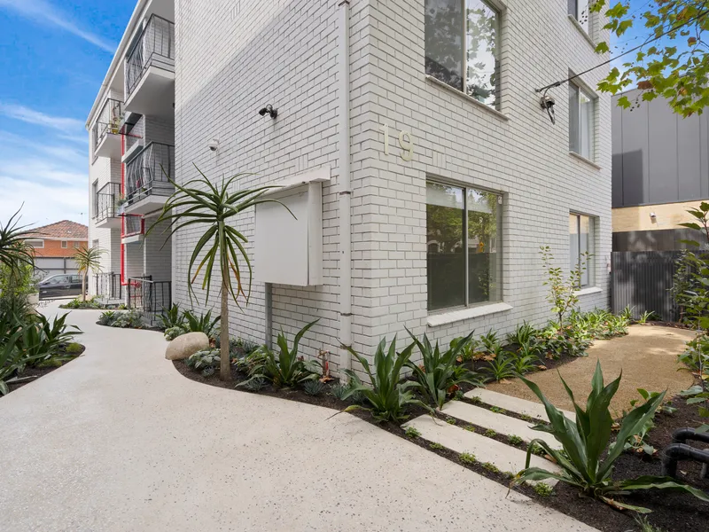 GREAT LOCATION WITH SPACIOUS LIVING
