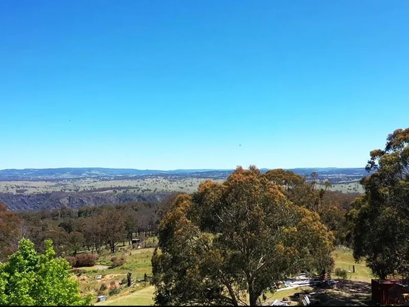 SECLUDED LIFESTYLE PROPERTY WITH ATTRACTIVE INCLUSIONS