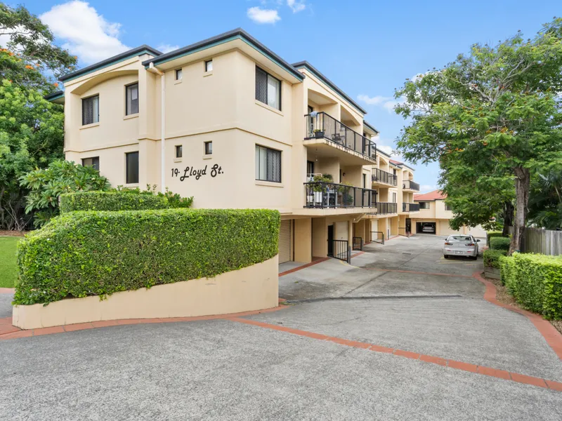 INNER CITY LIVING!  CENTRAL SOUTHPORT VALUE BUYING.