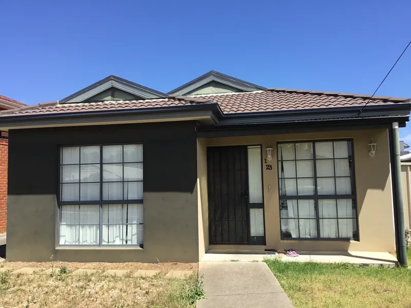 WELL-PRESENTED VILLA UNIT