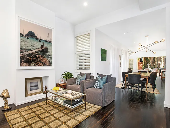 LARGE FAMILY HOME WITH IRRESISTIBLE STYLE, COMFORT AND CONVENIENCE