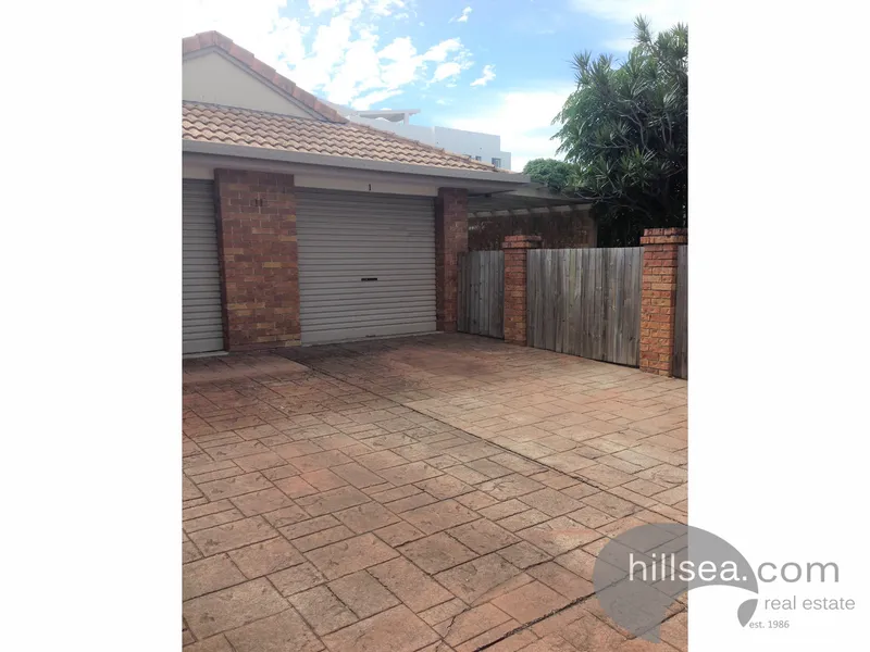 DUPLEX  IN THE HEART OF PARADISE POINT