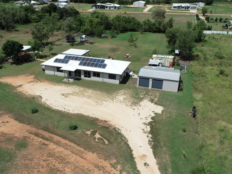 4 BED - 2 BATH - SHED - SOLAR - 6394m2 BLOCK