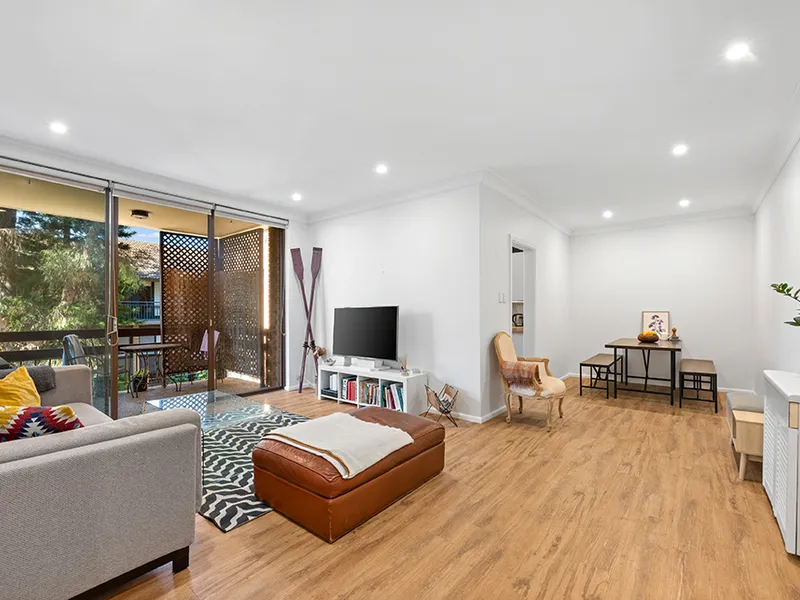 Updated & Spacious Apartment Available 8th July 2022