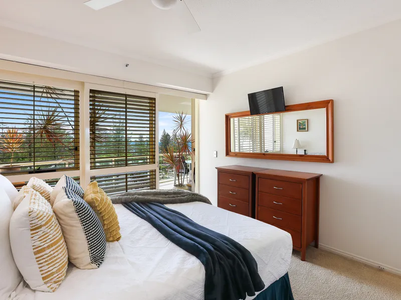 Oversized One Bed Plus Study/2nd Bedroom With Expansive Entertainers Balcony & Ocean Views
