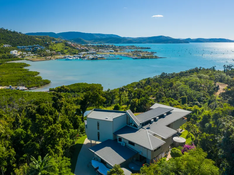 Architectural Masterpiece on 5 acres with Airlie Beach at your doorstep!