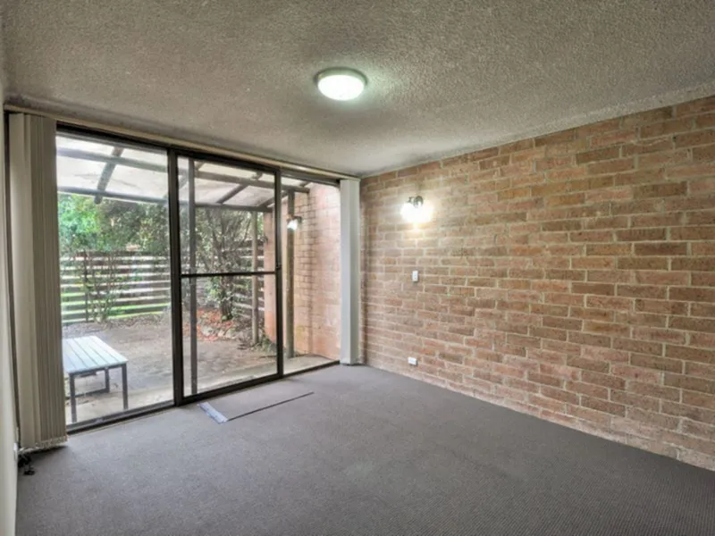 THREE BEDROOM TOWNHOUSE WITH AIR CONDITIONING