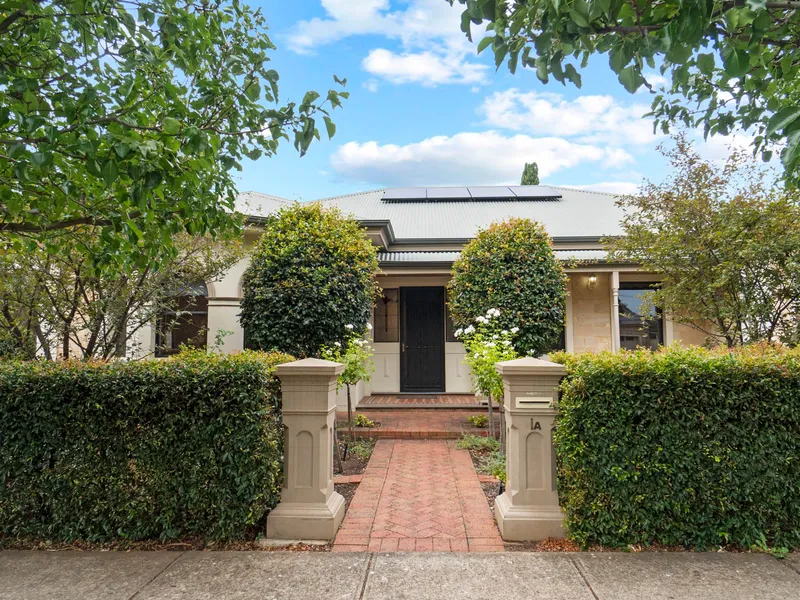 Stunning bay window villa style residence, in prestigious Poet's Corner.