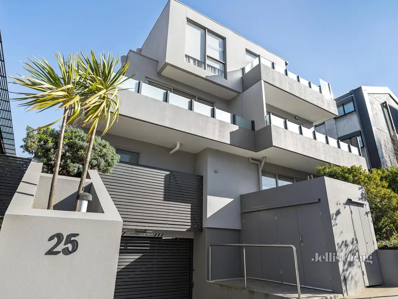 Peaceful boutique living in South Yarra