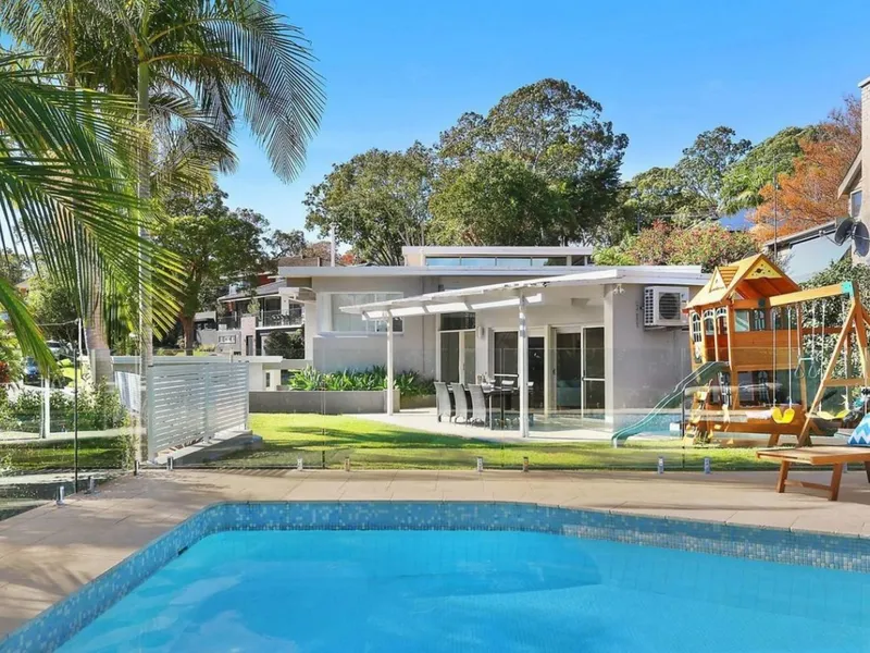 THREE BEDROOM, FAMILY HOME WITH HOME OFFICE OR FOURTH BEDROOM