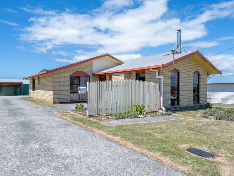 Neat home with large shed, in a great street
