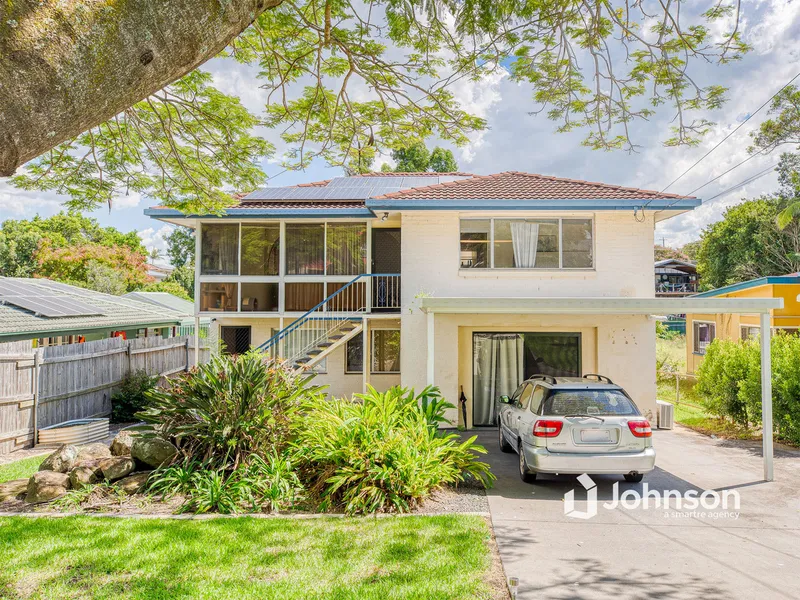 SPACIOUS HIGHSET ON 711m2 WITH POOL!