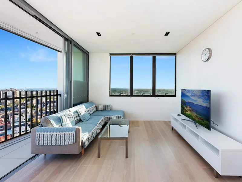 Furnished 2 Bedroom Apartment in Chippendale!! Single Room Available