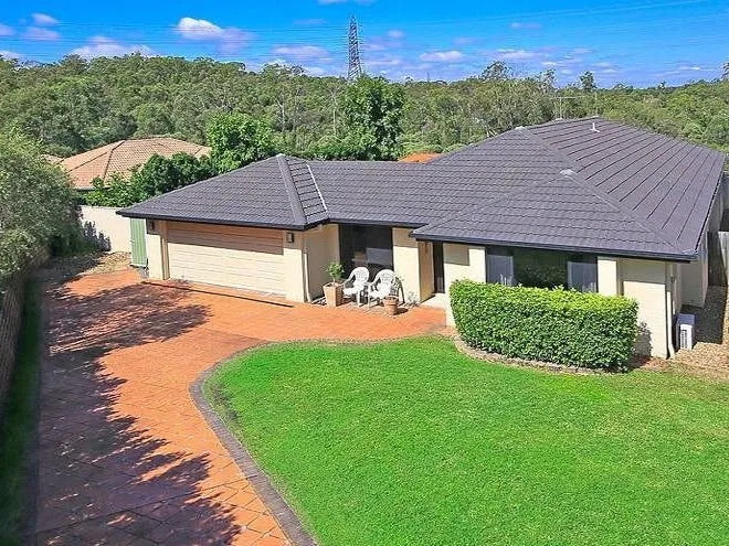 Elegant Resort Style Prestige family living in Convenient location