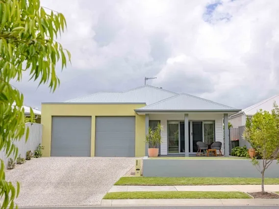 Furnished Dream Living with an Outdoor Spa!
