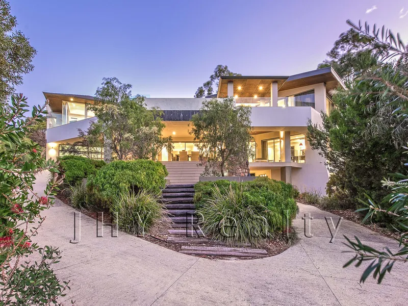 Exclusive Eagle Bay Residence-Fully Furnished