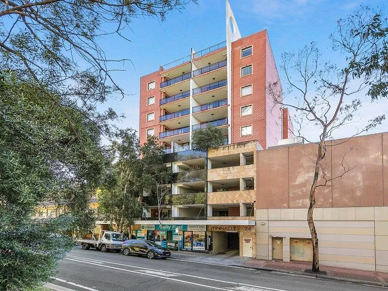 Great Apartment Next To Parramatta Westfield Shopping Center!