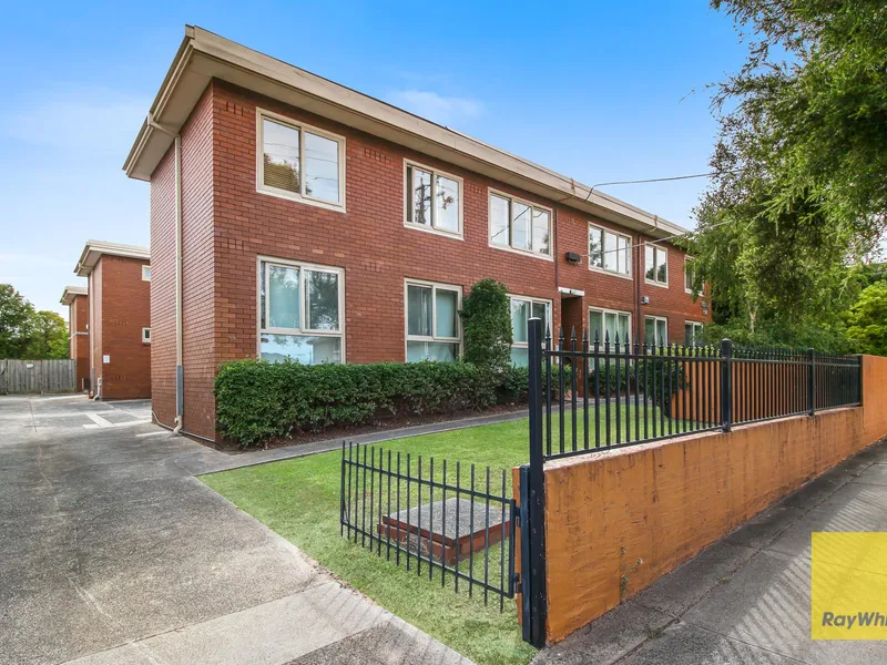 A-GRADE INVESTMENT IN PRIME LOCATION!!