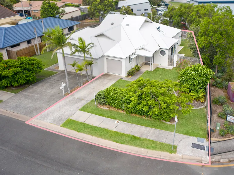 listedAS - RENOVATED DUPLEX IN PRIME LOCATION