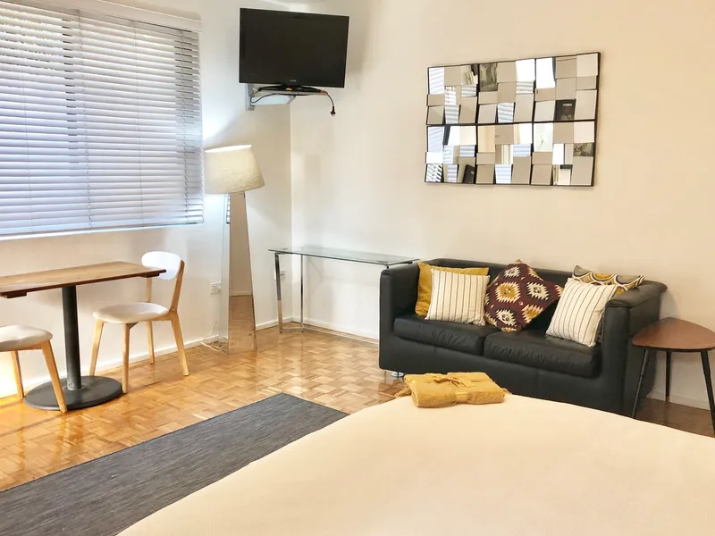 FURNISHED MODERN APARTMENT + INTERNAL LAUNDRY