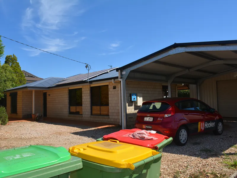 Great family home in Darling Heights!