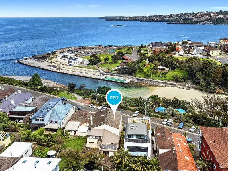 Absolute Beachfront, Directly Opposite Clovelly Beach