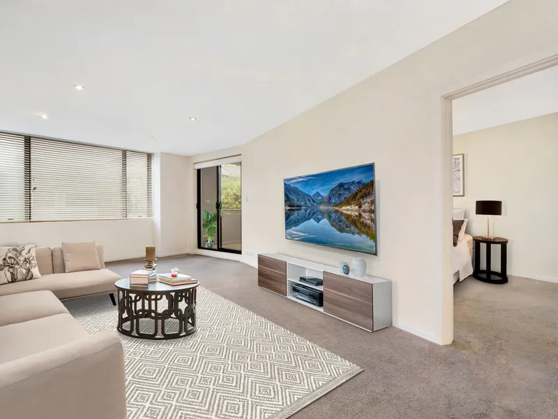 Spacious 2 Bedroom Apartment in the Heart of Rose Bay