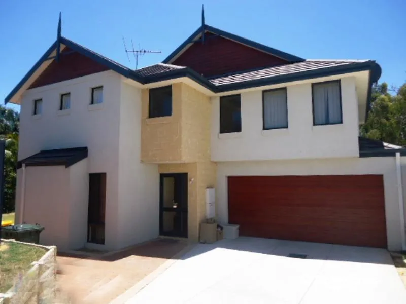 TWO STOREY HOME LOCATED IN THE ROSSMOYNE SENIOR HIGH SCHOOL CATCHMENT!!