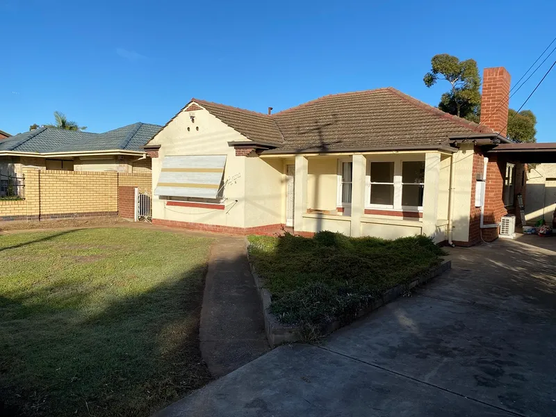 STUNNING CHARACTER 3 BEDROOM HOME IN EXCELLENT CONDITION