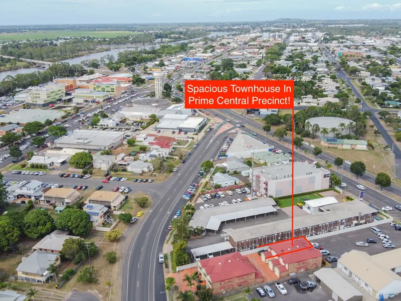 SPACIOUS TOWNHOUSE IN PRIME CENTRAL LOCATION WITH LOW MAINTENCE YARD!