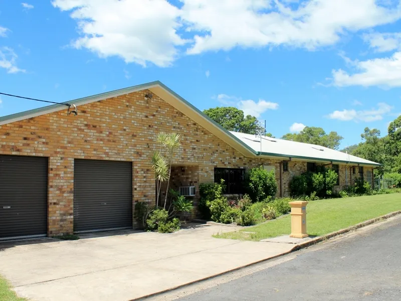 IDEAL FAMILY HOME & ENTERTAINERS DREAM