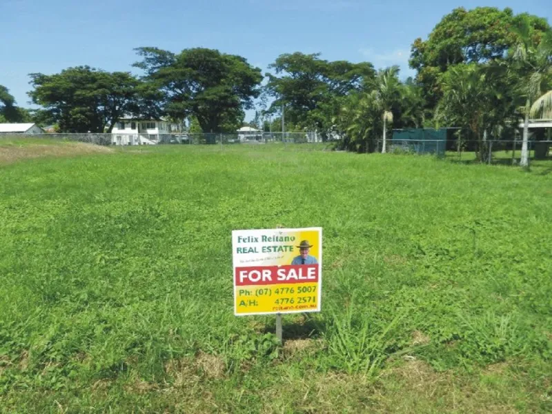 850 sq.m. BLOCK OF LAND IN TOWN !