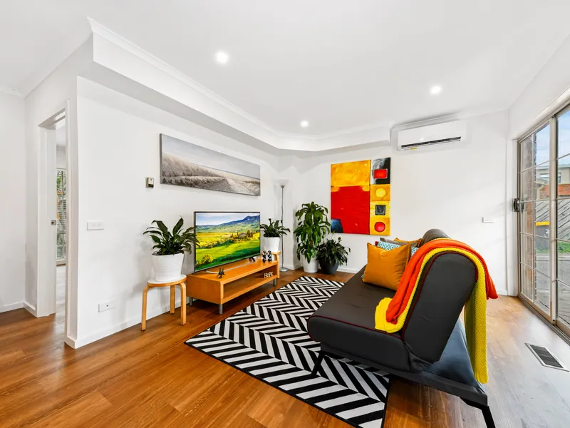 Newly renovated 4 bedrooms 4 bathrooms - heart of Clayton