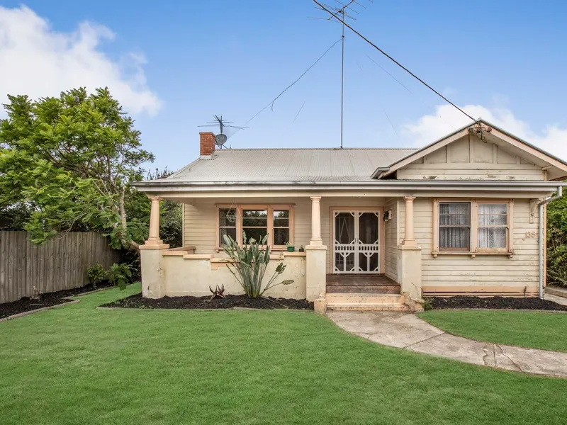 Classic Californian Bungalow with Corner Potential