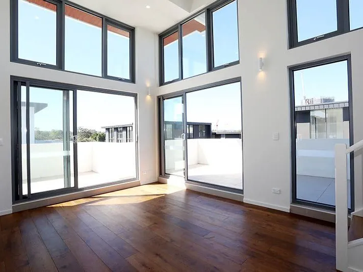 FULLY FUNISHED!!! Penthouse style apartment in great location!