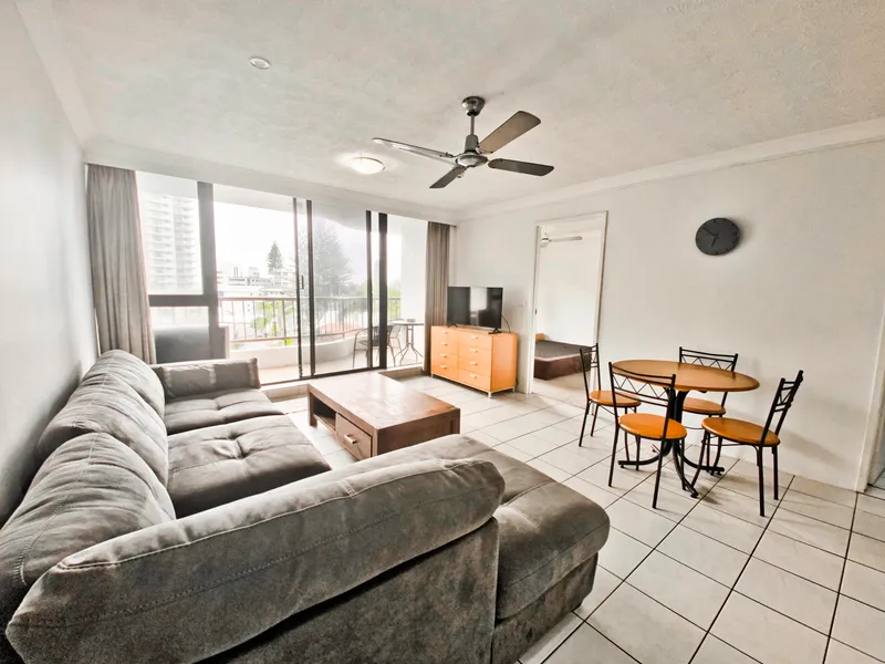 4th Floor One Bedroom Apartment 150m to the Beach