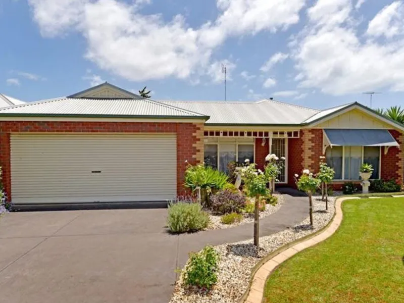 A Charming House in A Court Location!